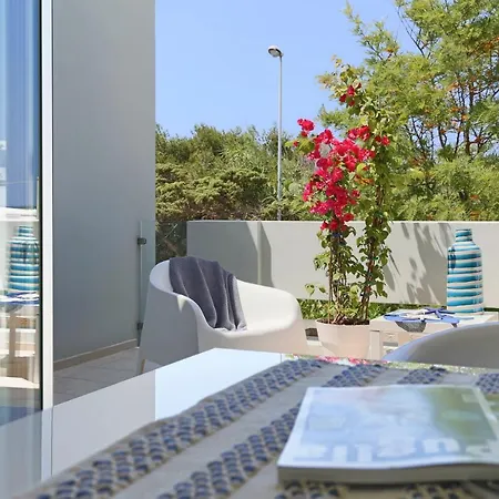 Exclusive Beachfront Baia Verde Holiday home